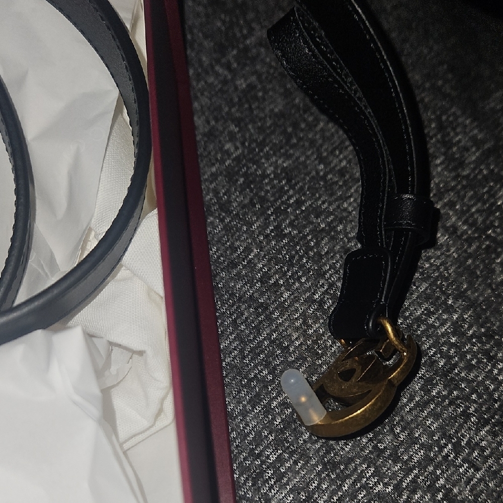 Gucci Black Leather Belt with Gold Accent - Picture 2 of 5